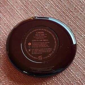 Charlotte Tilbury Cheek to Chic Blusher in Love Is The Drug – Rose Gold Compact